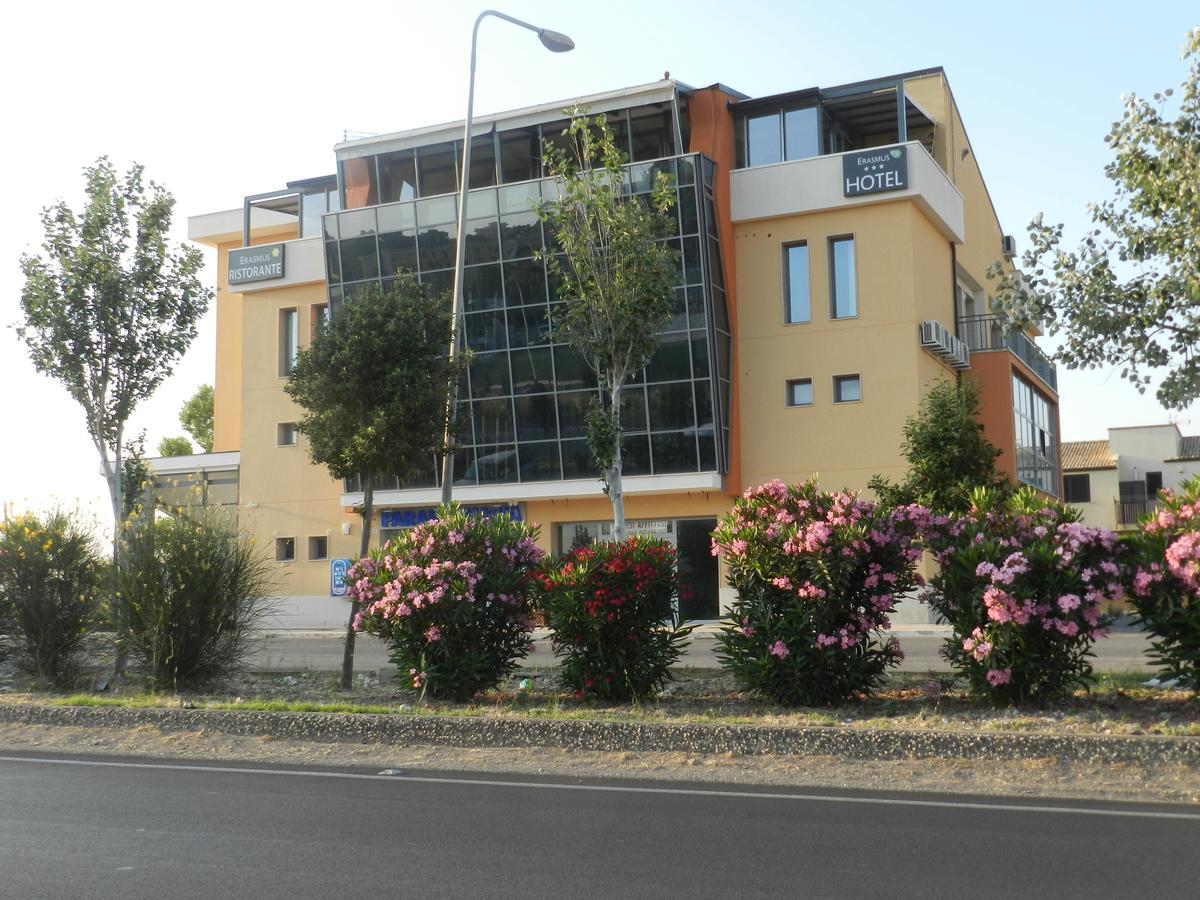 Erasmus Hotel Gela Exteriör bild